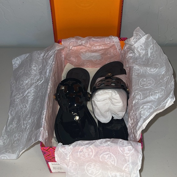 Tory Burch Miller Patent Perfect Balck Size 9 - Picture 16 of 16